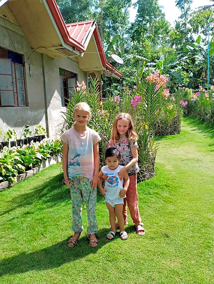 LHOYJEAN Garden Hostel