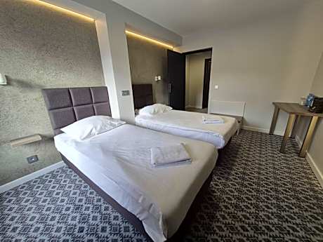 Family Room (4 Adults)
