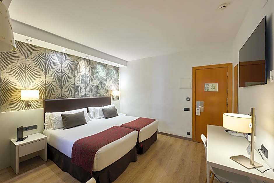 Catalonia Castellnou Hotel