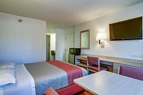 Queen Room - Disability Access - Roll in Shower