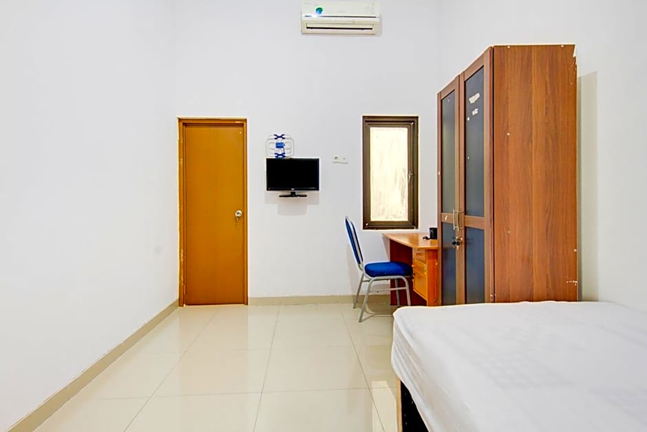 OYO Life 89990 Kost Waterfront 75 Sub