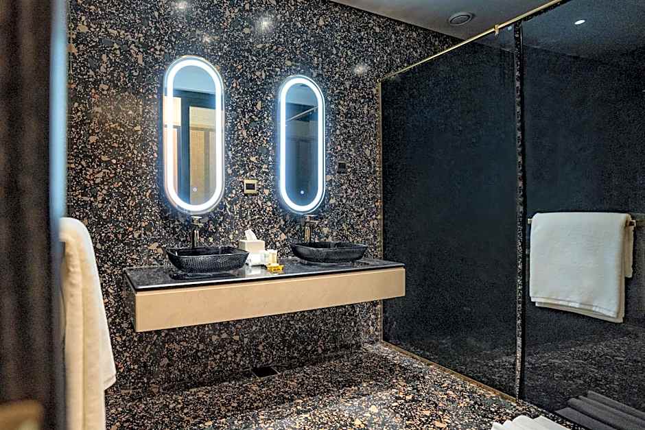 The House Hotel Al Khiran