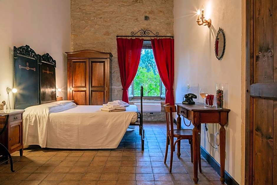 Masseria Fortificata Lo Zafferaneto