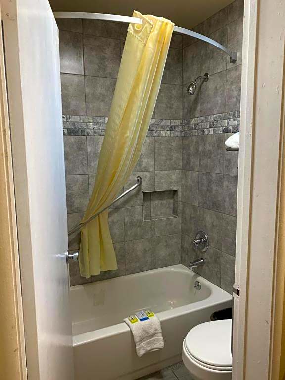 Holland Inn and Suites