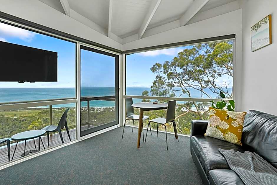 Chris's Beacon Point Restaurant & Villas