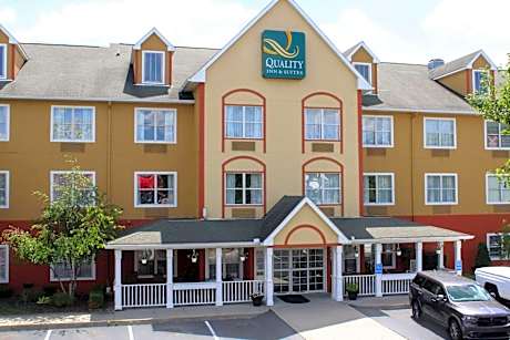 Quality Inn & Suites Cincinnati Sharonville