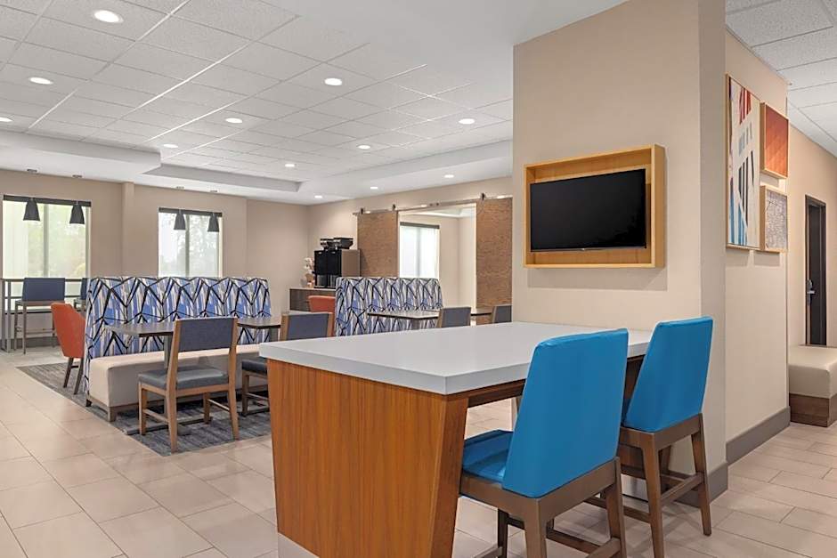 Holiday Inn Express & Suites Buford NE - Lake Lanier by IHG