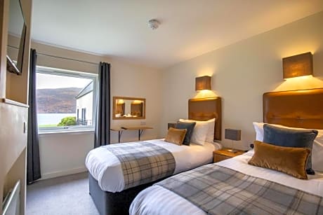 Economy Twin Room with Loch View