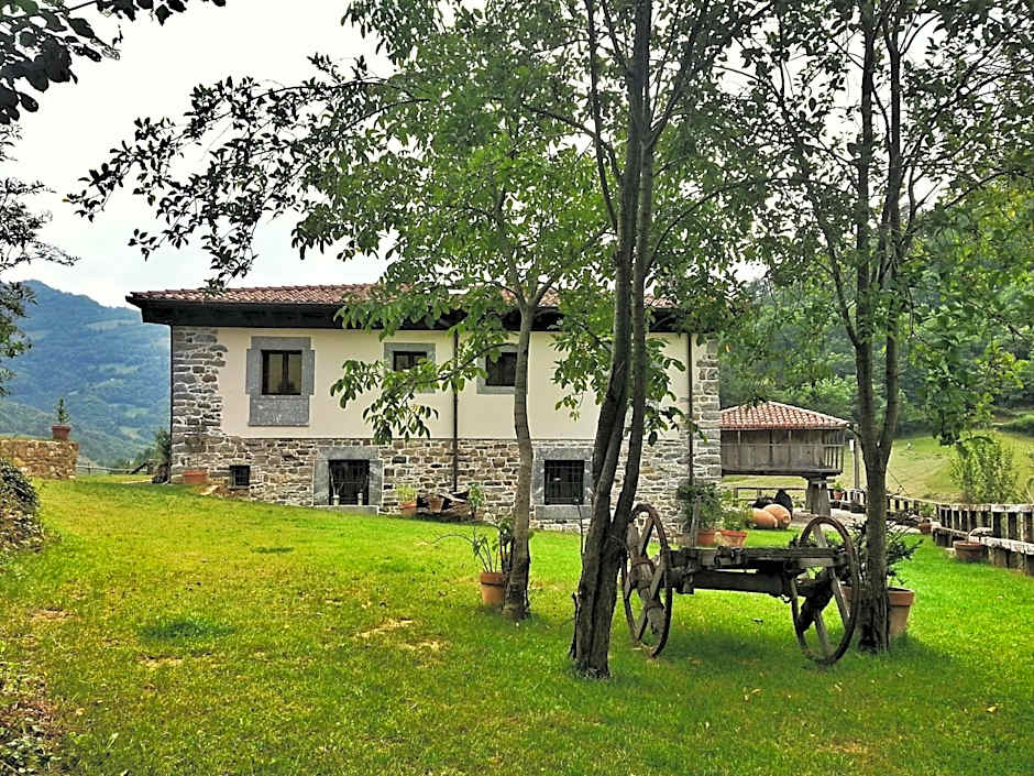 Casona de El Castañíu