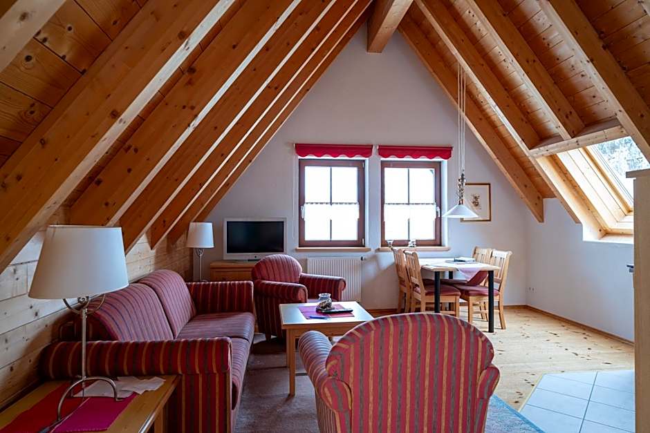 Ferienanlage Zum Silberstollen 2 Häuser am Berg Polderhof und Weißeritzhütte