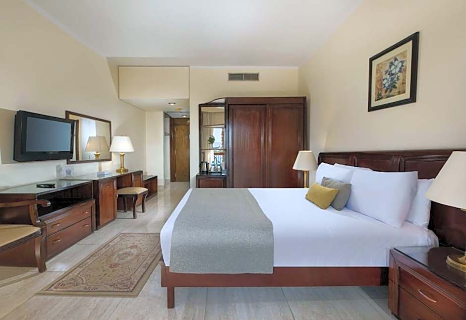 Pyramisa Luxor Hotel and Suites