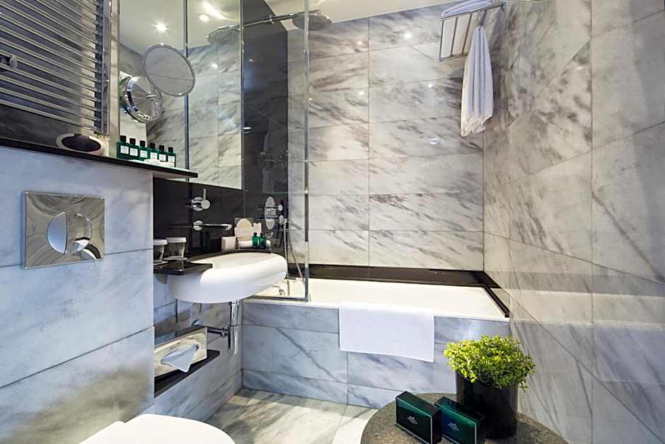 Hotel Lumen Paris Louvre