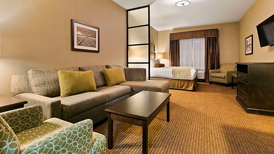Best Western Plus Okotoks Inn & Suites