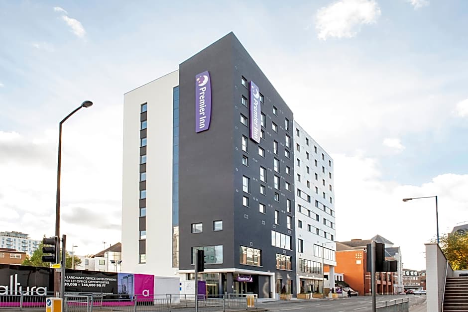 Premier Inn Woking Town Centre