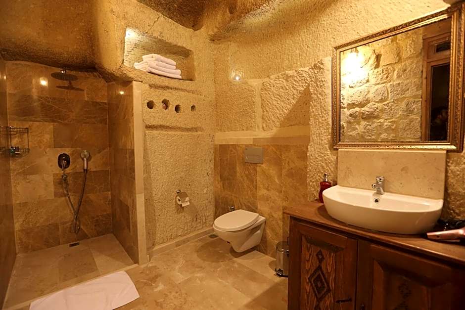Abu Hayat Cave Suites