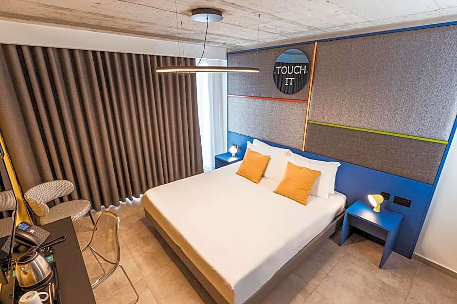 IKYK Hotel- IK Collection