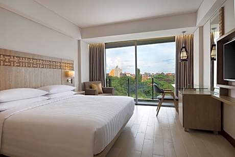 Deluxe King Room with Free Shuttle Service to Double-Six Beach