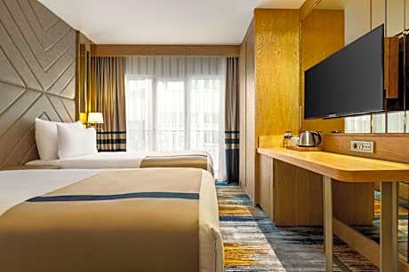 Standard Room with King Bed and Twin Bed