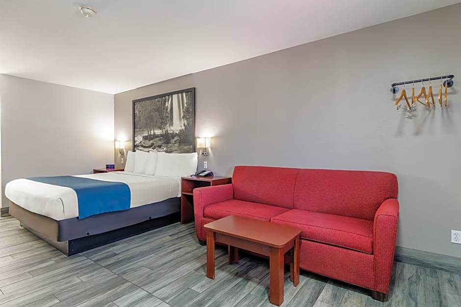 Days Inn & Suites by Wyndham Flagstaff I-40