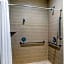 Econo Lodge Inn & Suites