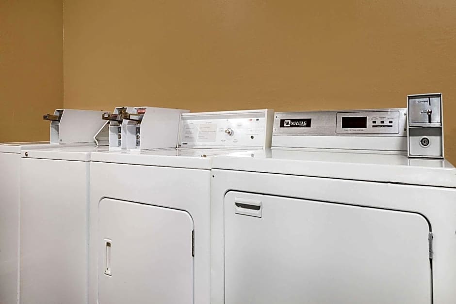 Days Inn by Wyndham Show Low