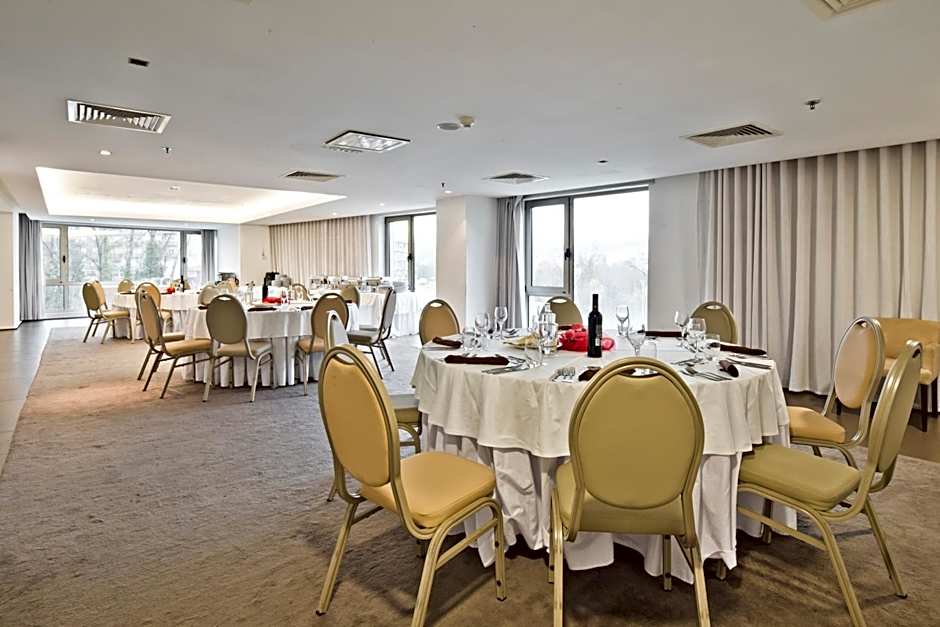 Golden Tulip São João da Madeira Hotel