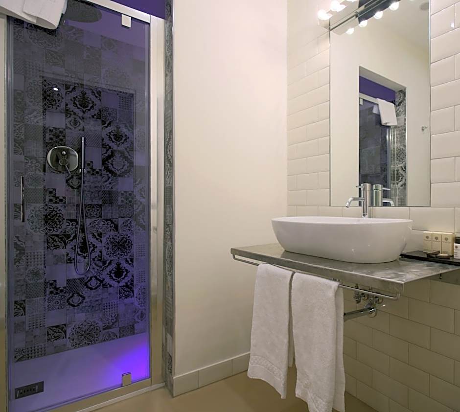 Trevi Contemporary Suite