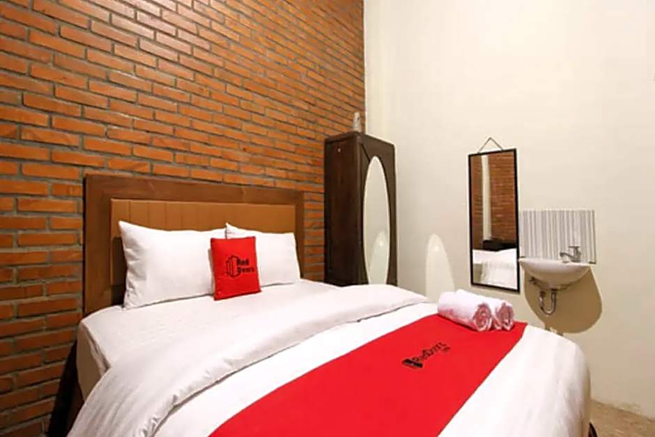 RedDoorz near AMIKOM Yogyakarta 2