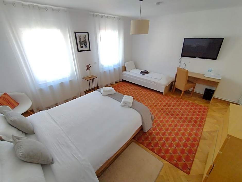 FRIENDS Studios - Central Station - Self check-in