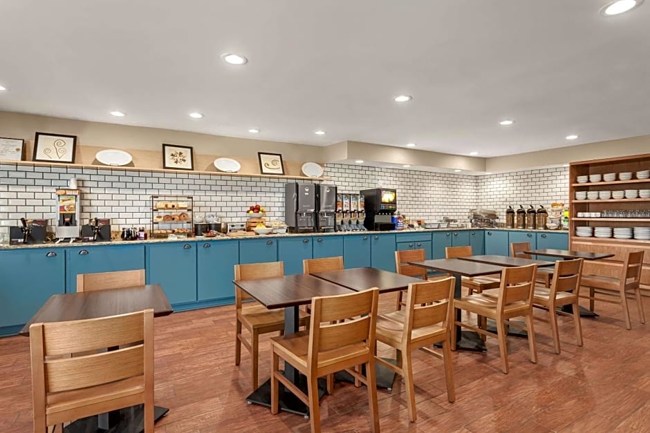 Country Inn & Suites by Radisson, Ames, IA