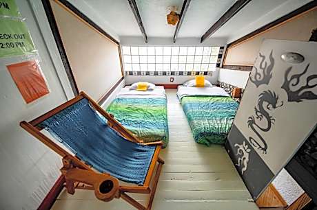 Basic Triple Room with Shared Bathroom