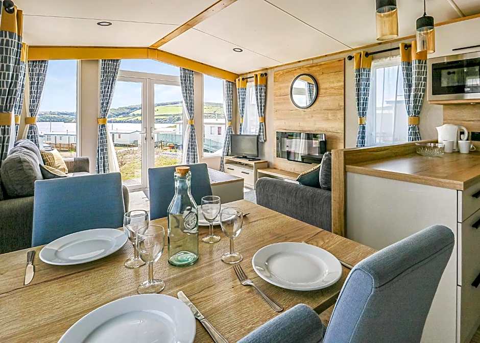 Waters Edge Leisure Park