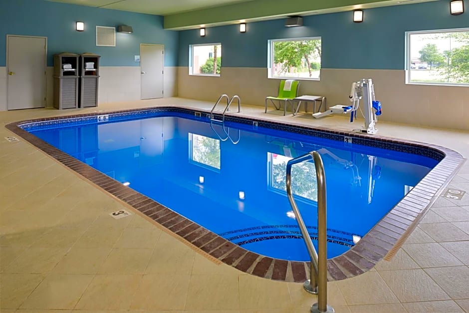 Holiday Inn Express & Suites Omaha - 120th and Maple By IHG