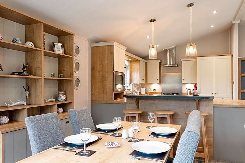 Kinship Lodge with Hot Tub