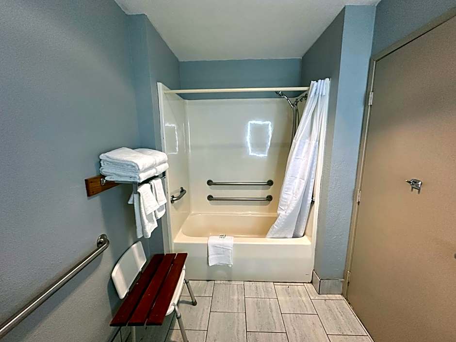 AmericInn by Wyndham Reedsburg