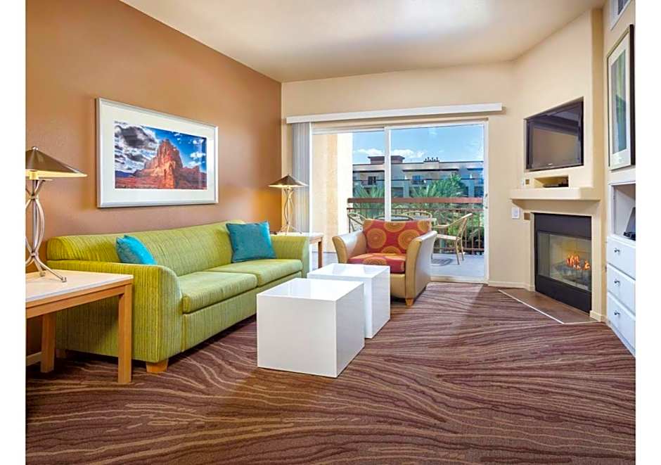 Exclusive 2BR Condo Retreat, Featuring a Lazy River - Special Offer Now!