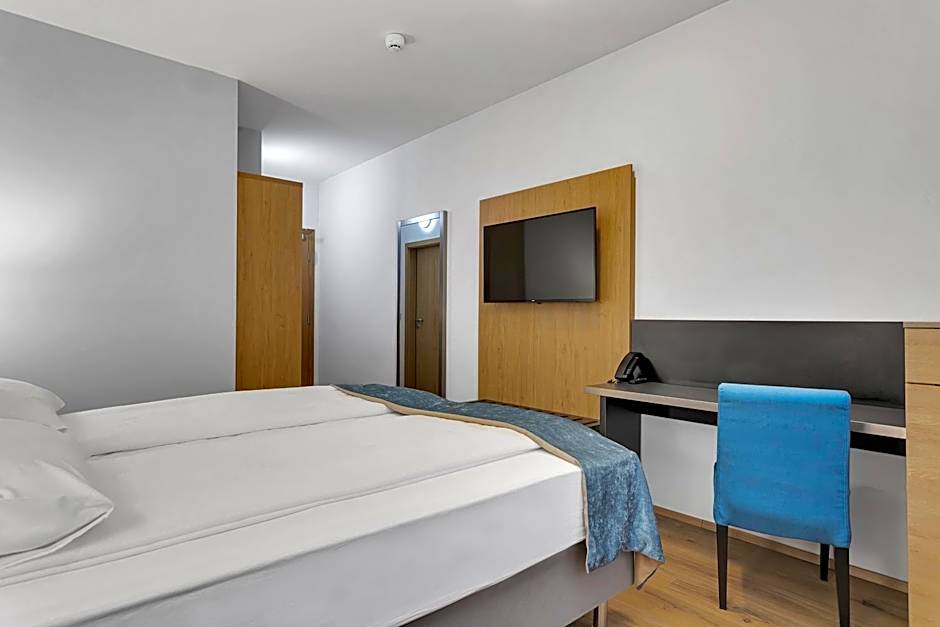 Airport Hotel Aurora Star