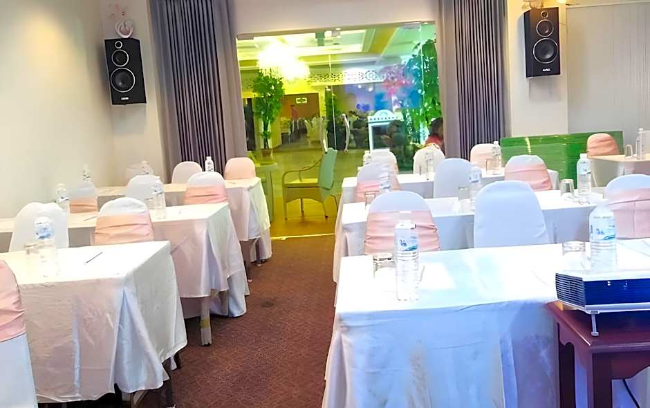 Merlin Grand Hotel