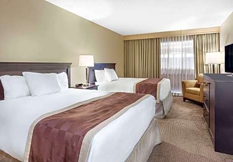 Superior Queen Room with Pool View - Non-Smoking - Pet Friendly