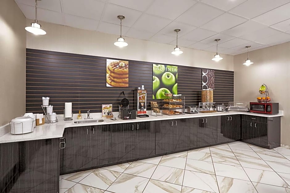 La Quinta Inn & Suites by Wyndham Springfield