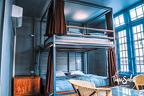 Deluxe Family Room with Shared Bathroom