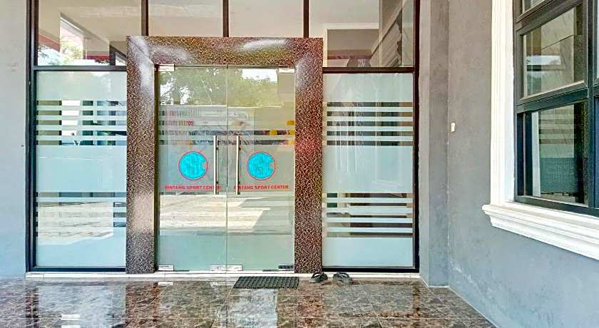 RedDoorz near Alun Alun Slawi