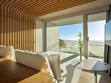 Executive Room with sea view, balcony, 1 double  feature bed and 1 single sofa bed