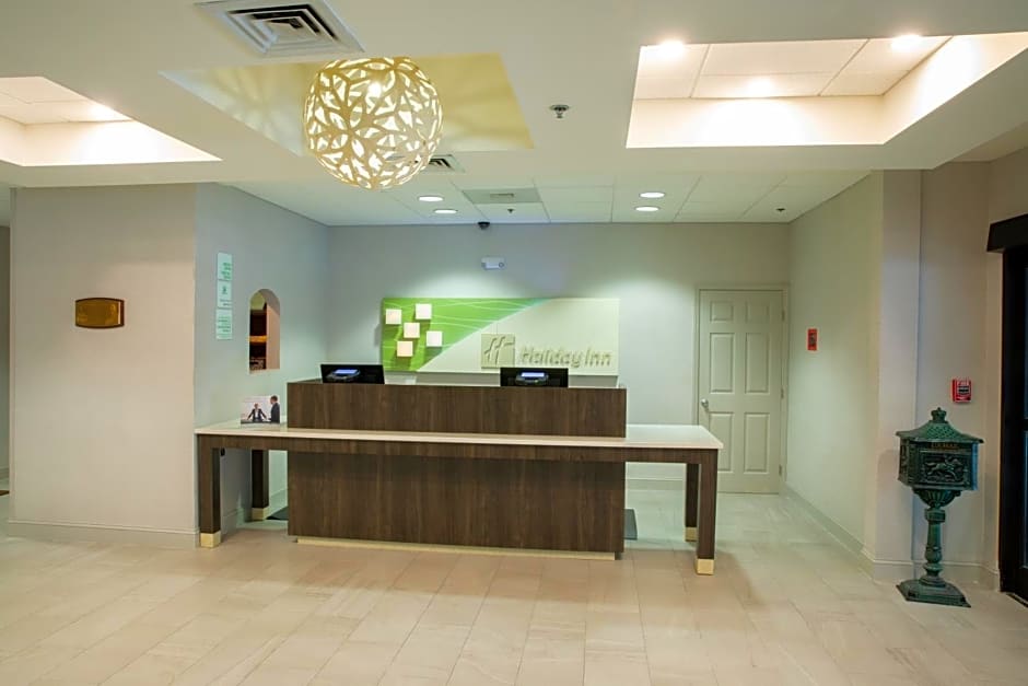 Holiday Inn & Suites Raleigh-Cary (I-40 @Walnut St) By IHG