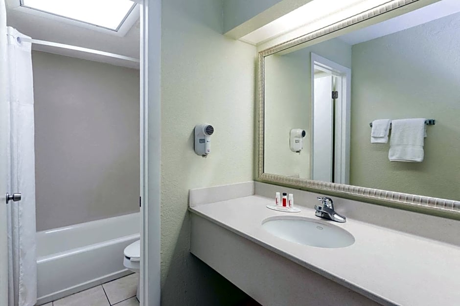 Days Inn by Wyndham Cocoa Beach Port Canaveral