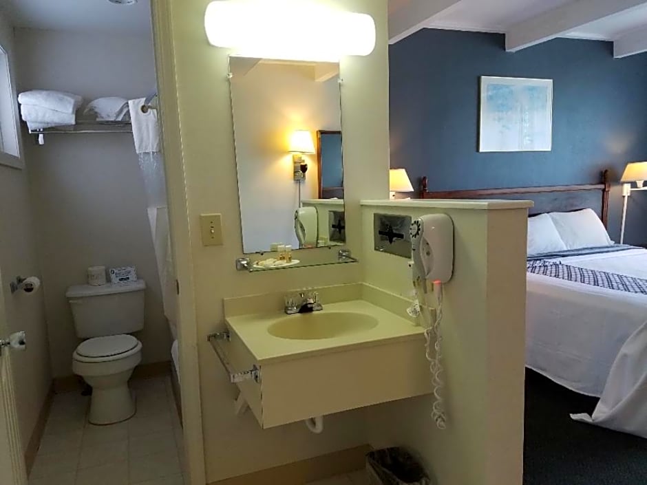 Travelodge by Wyndham Lake George NY