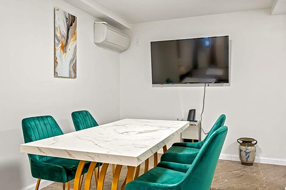 Upper East Side Luxury 3BR 2B 1700 square feet