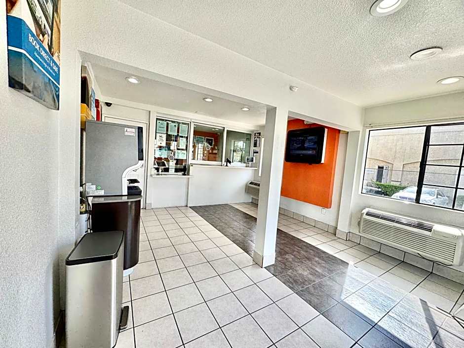 Motel 6-Bellflower, CA - Los Angeles