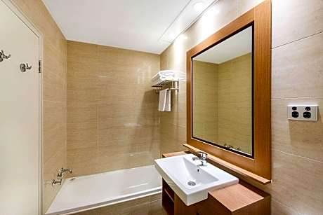 ROOM, TWIN BEDS