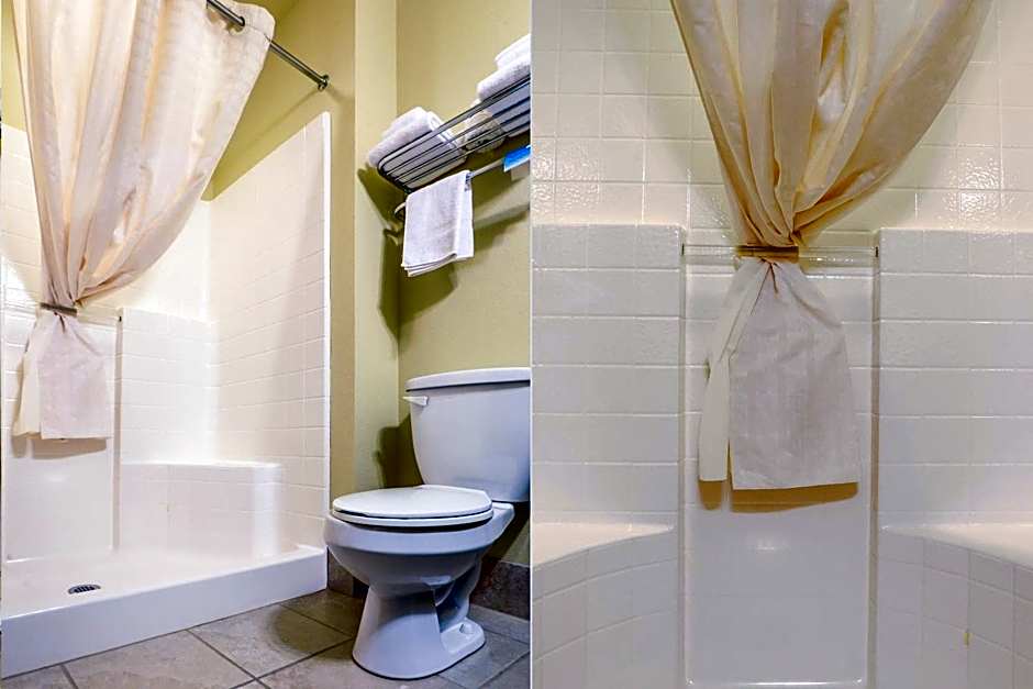 Evansville Inn & Suites by OYO